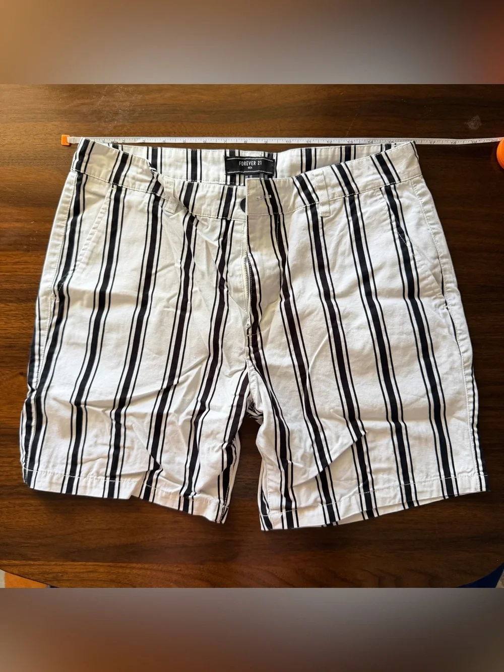 Men's Shorts Bundle – Banana Republic, Forever 21, Zara – Sizes 32, 33, M